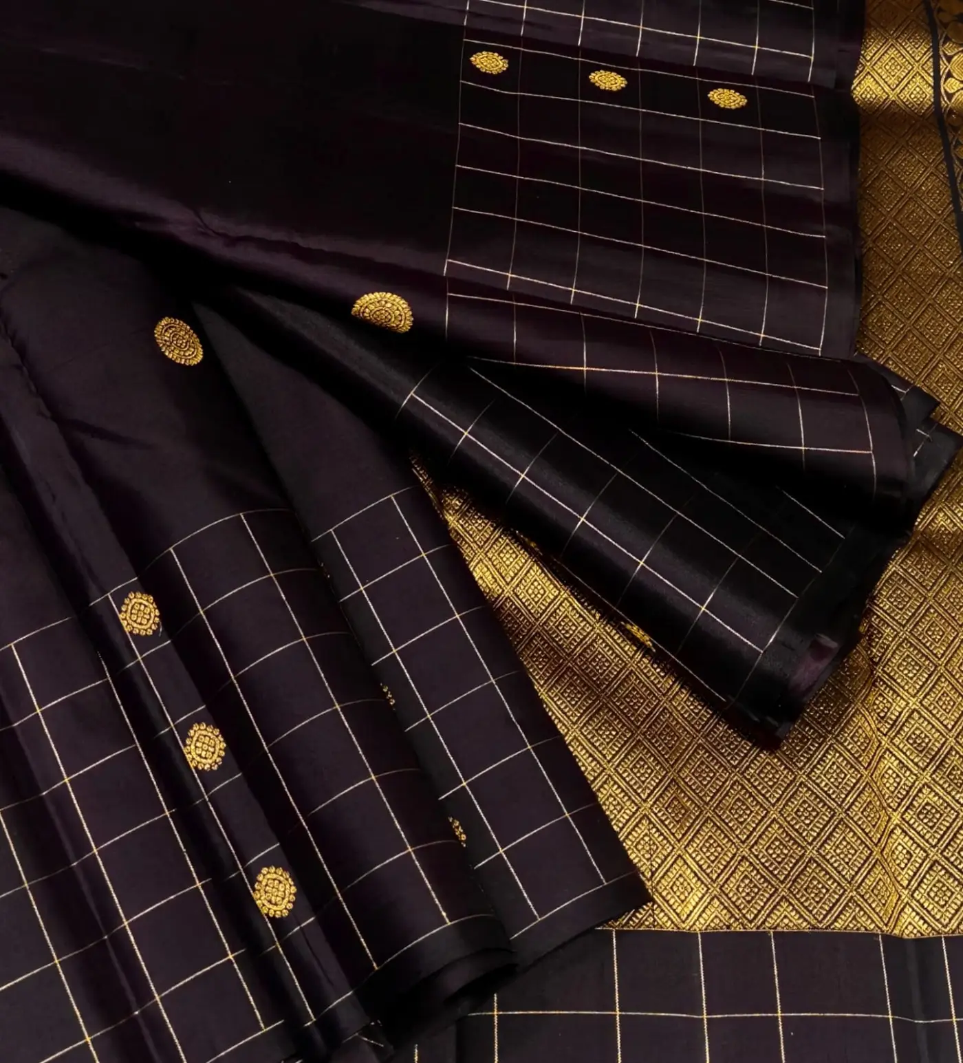 Dark Purple and Gold Traditional Zari Border Soft Silk Saree with Rich Pallu